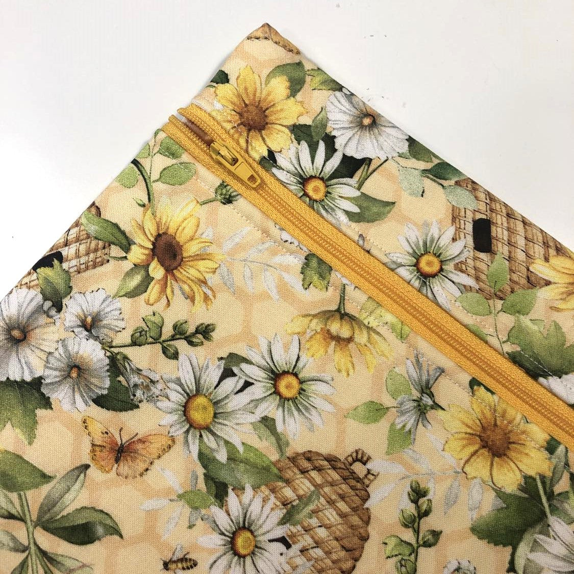 Daisies and bees patterned project bag for cross stitch.