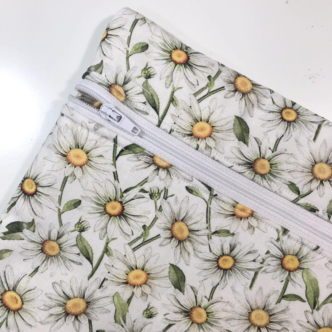 Daisy floral patterned project bag for cross stitch.