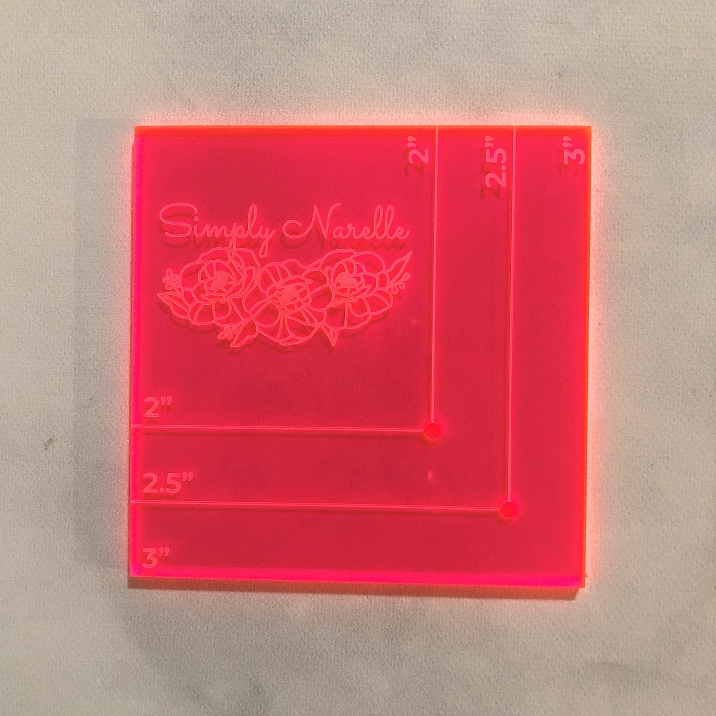 Corner gauge for cross stitch