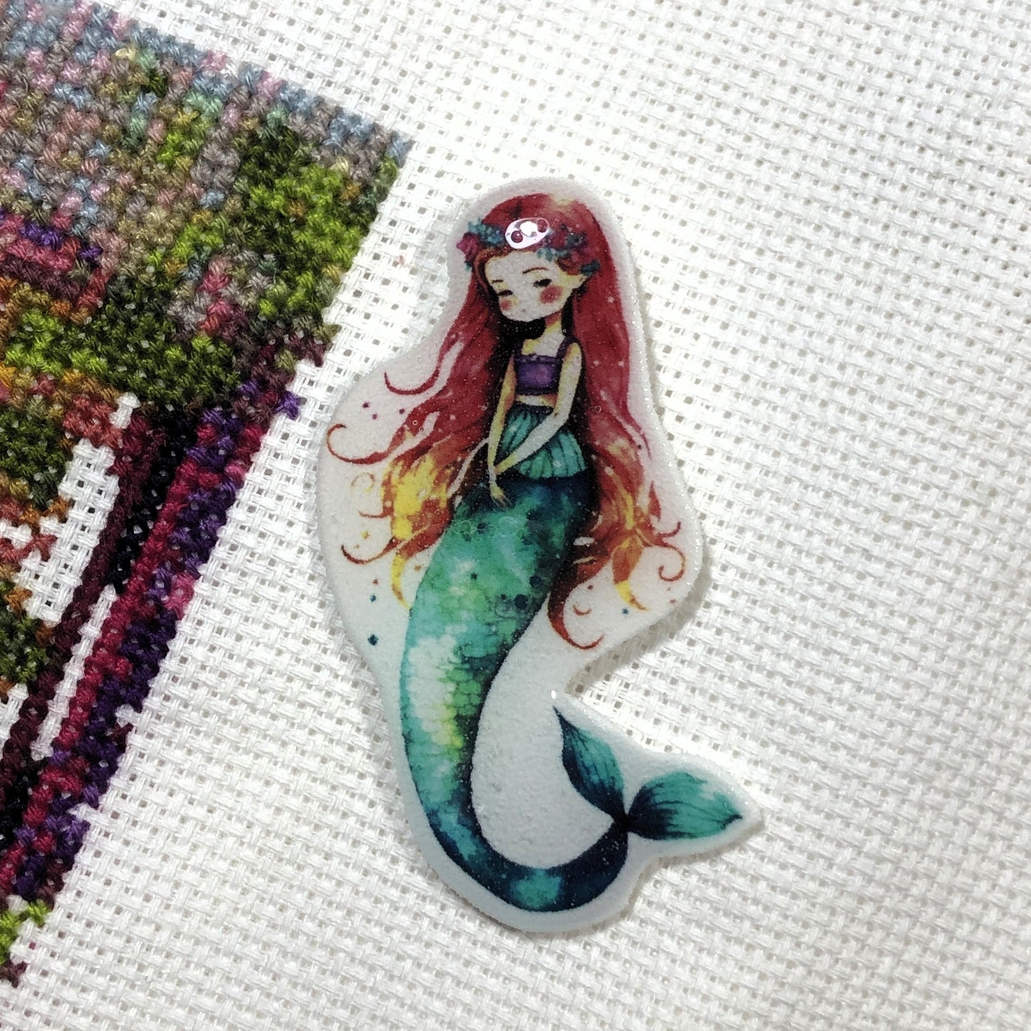 Mermaid magnetic needle minder