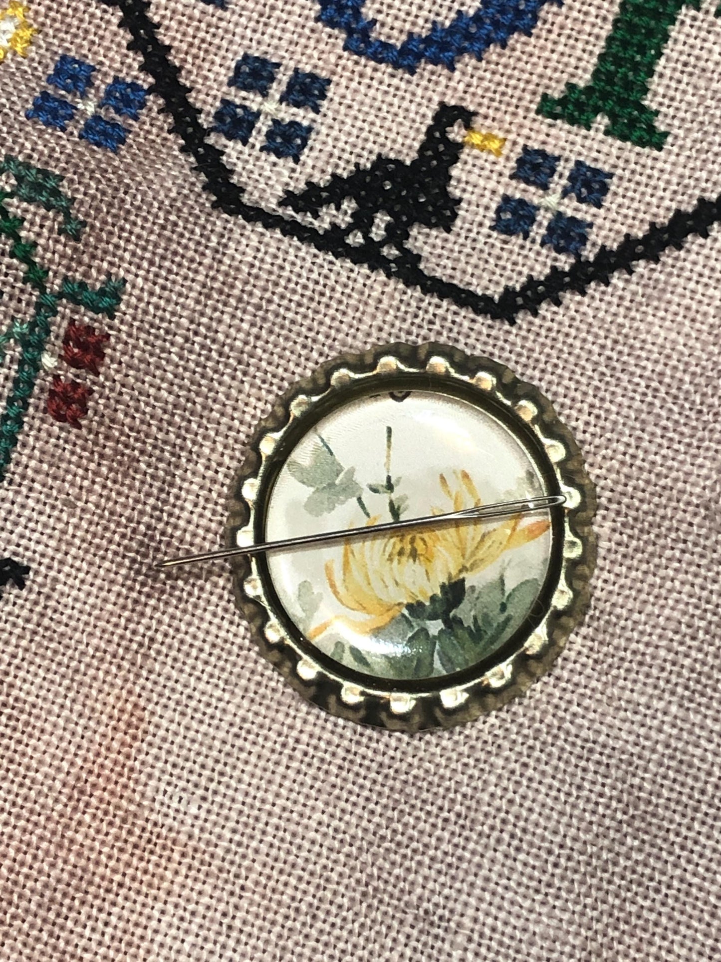 Yellow Floral Bottlecap Needle Minder - Thread Holder - Parking Aid