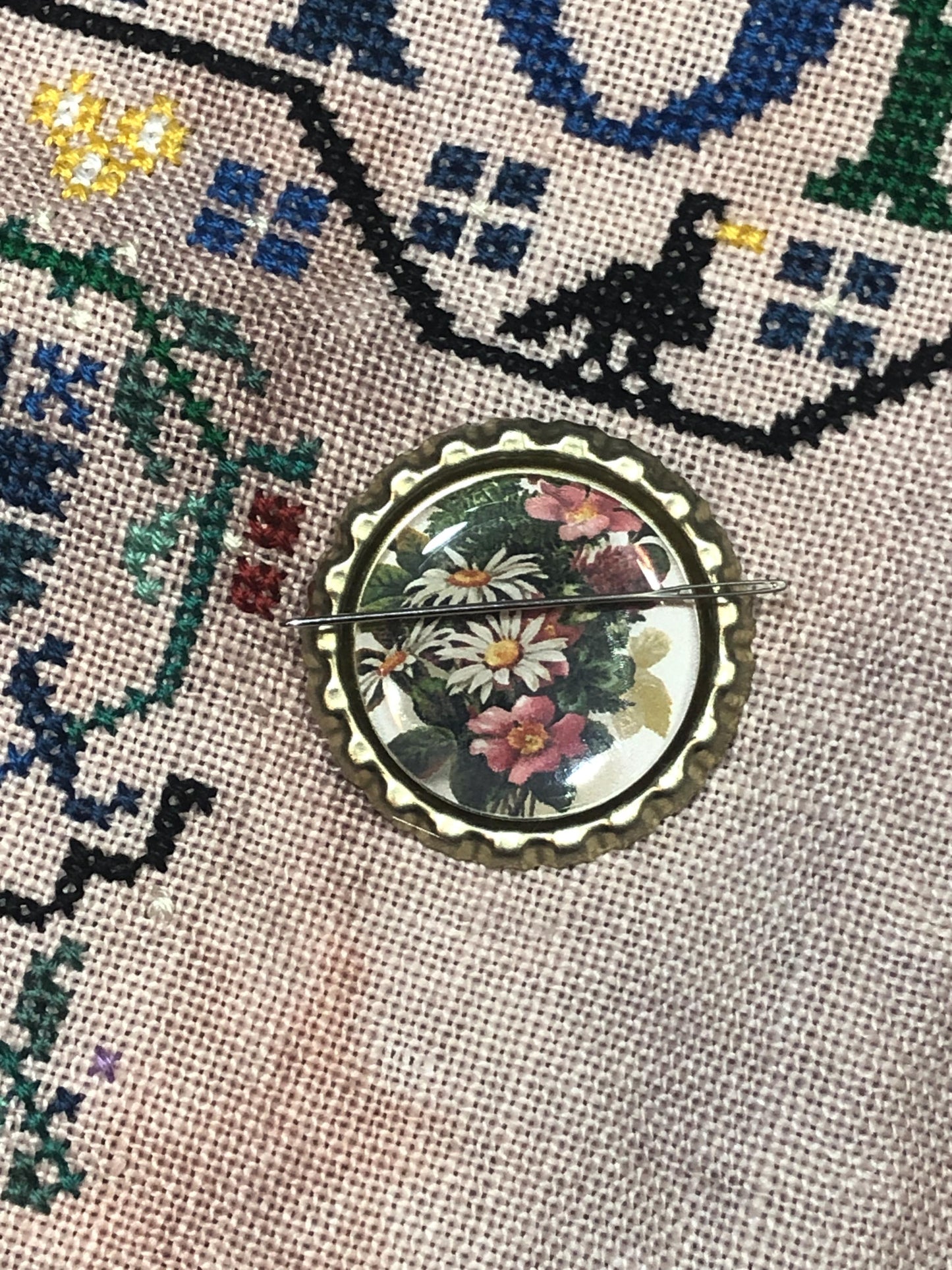 Floral Bottlecap Needle Minder - Thread Holder - Parking Aid