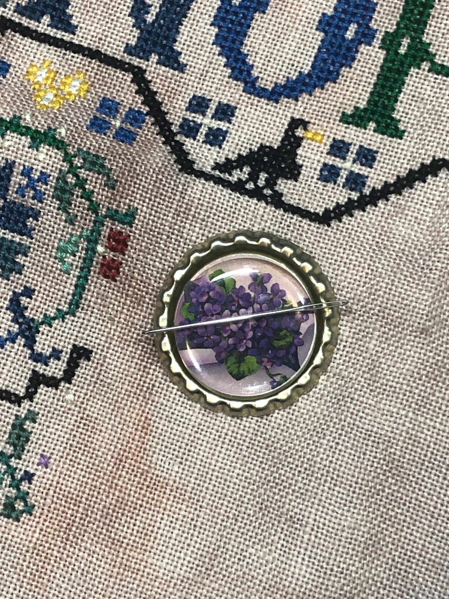 Violets Bottlecap Needle Minder - Thread Holder - Parking Aid