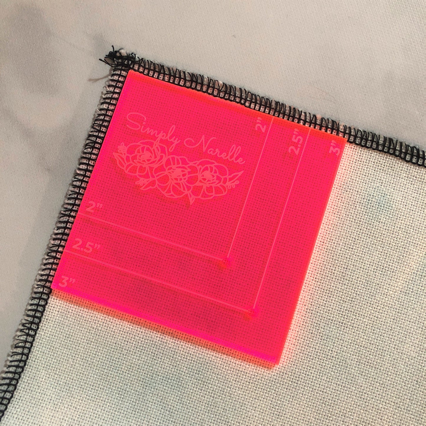 Corner gauge for cross stitch