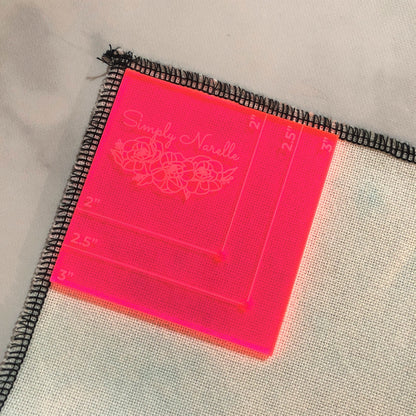 Corner gauge for cross stitch