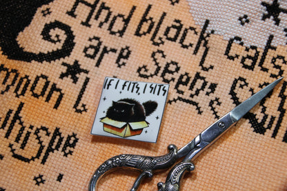 Funny cat magnetic needle minder. If I Fits, I Sits