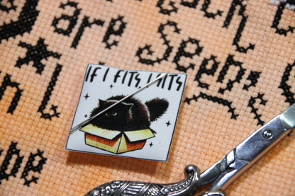 Funny cat magnetic needle minder. If I Fits, I Sits