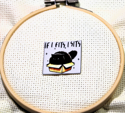Funny cat magnetic needle minder. If I Fits, I Sits