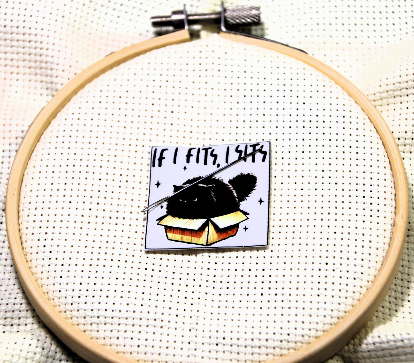 Funny cat magnetic needle minder. If I Fits, I Sits