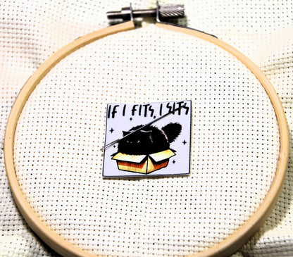 Funny cat magnetic needle minder. If I Fits, I Sits