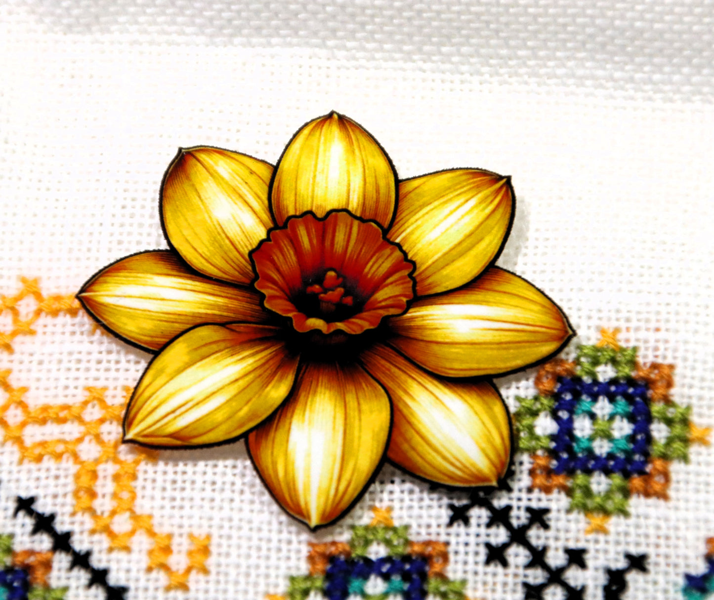 Daffodil magnetic needle minder