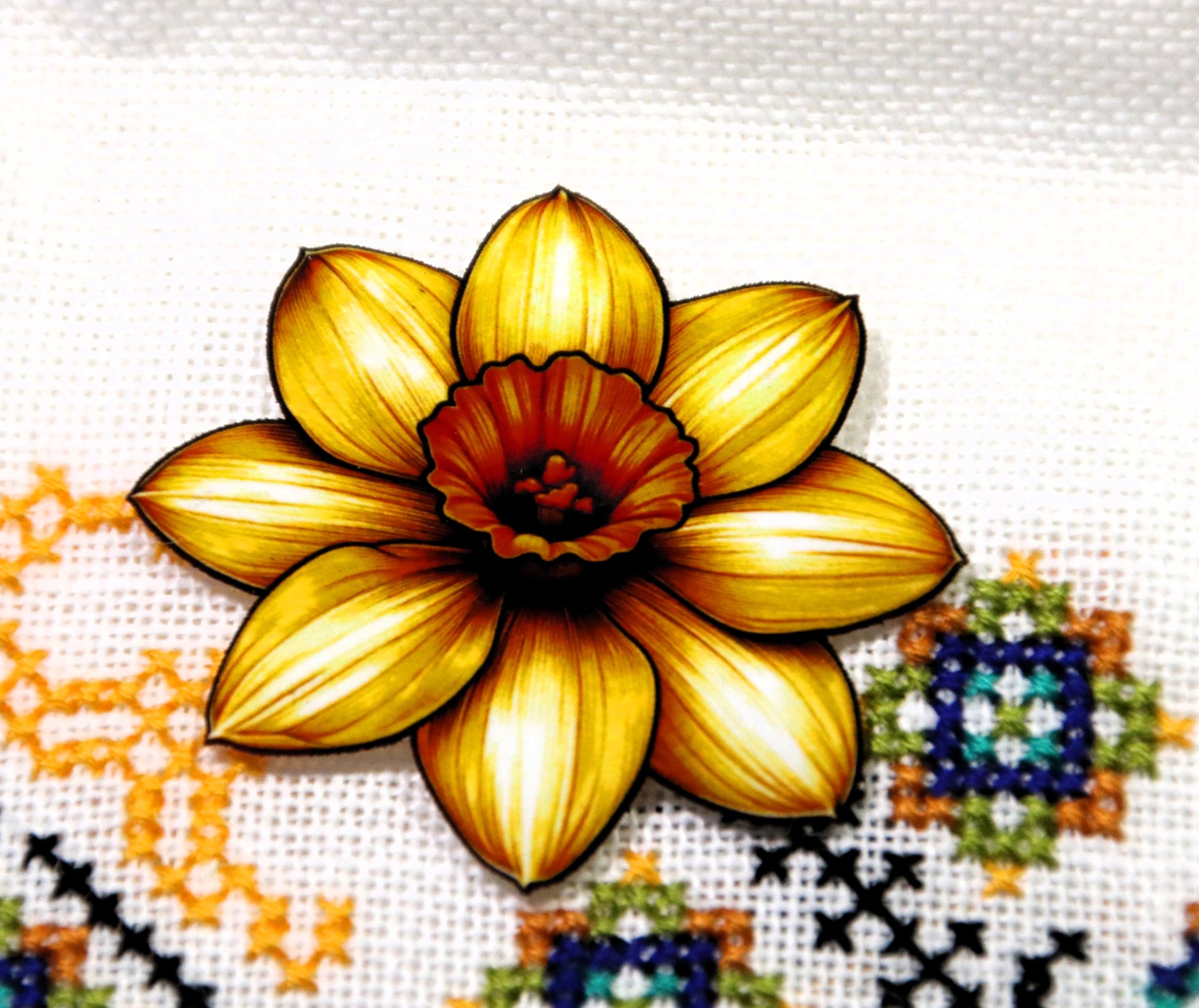 Daffodil magnetic needle minder