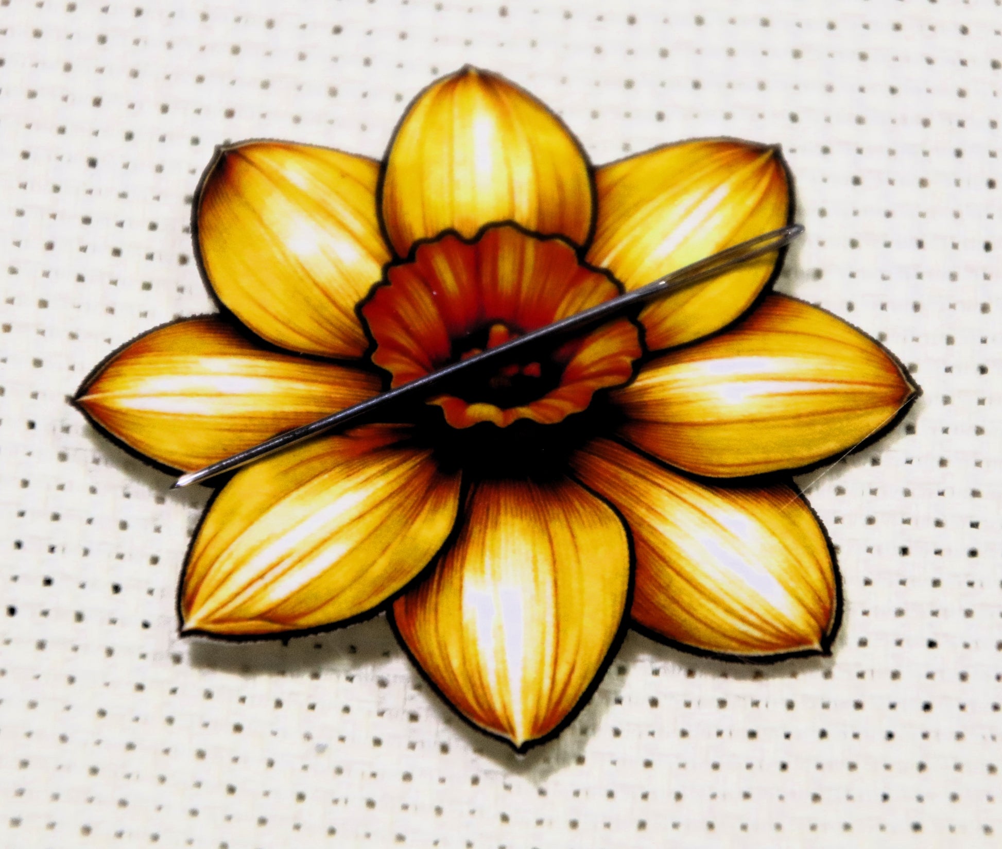 Daffodil magnetic needle minder