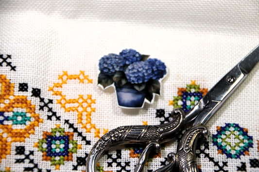 Hydrangea magnetic needle minder