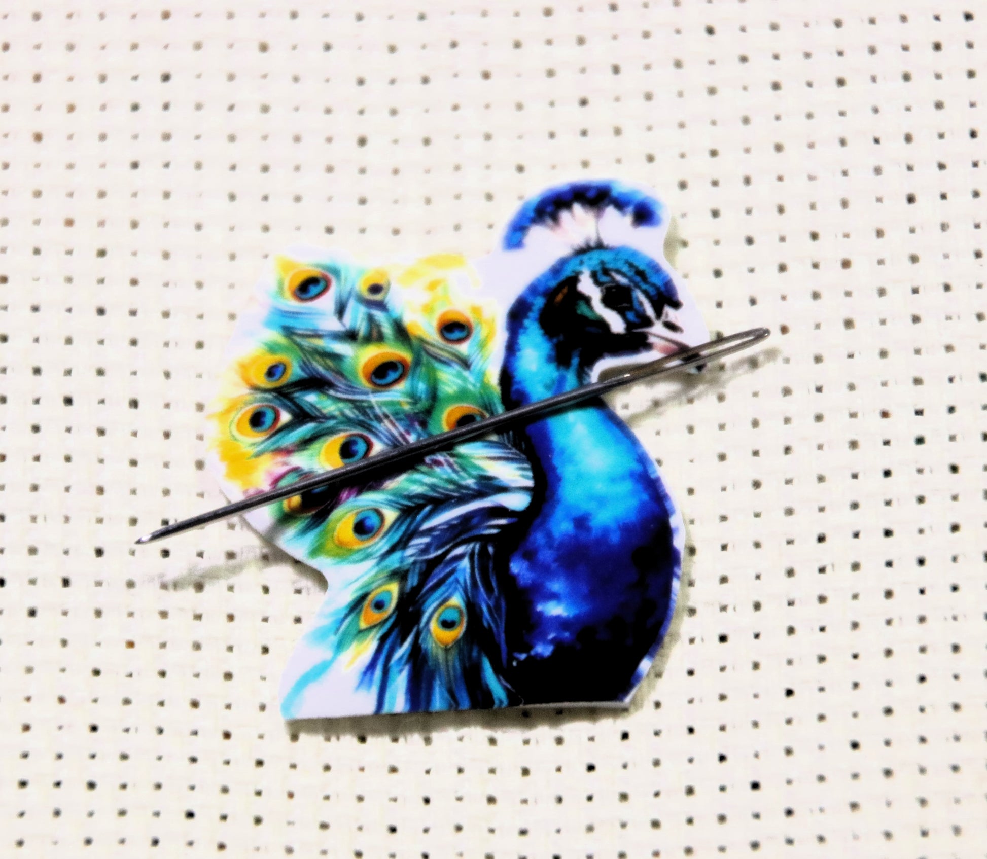 Peacock magnetic acrylic needle minder