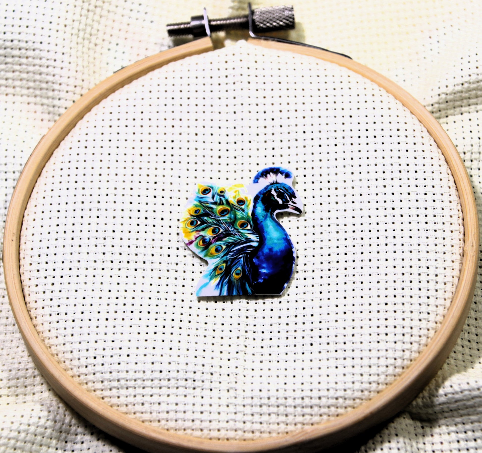 Peacock magnetic acrylic needle minder