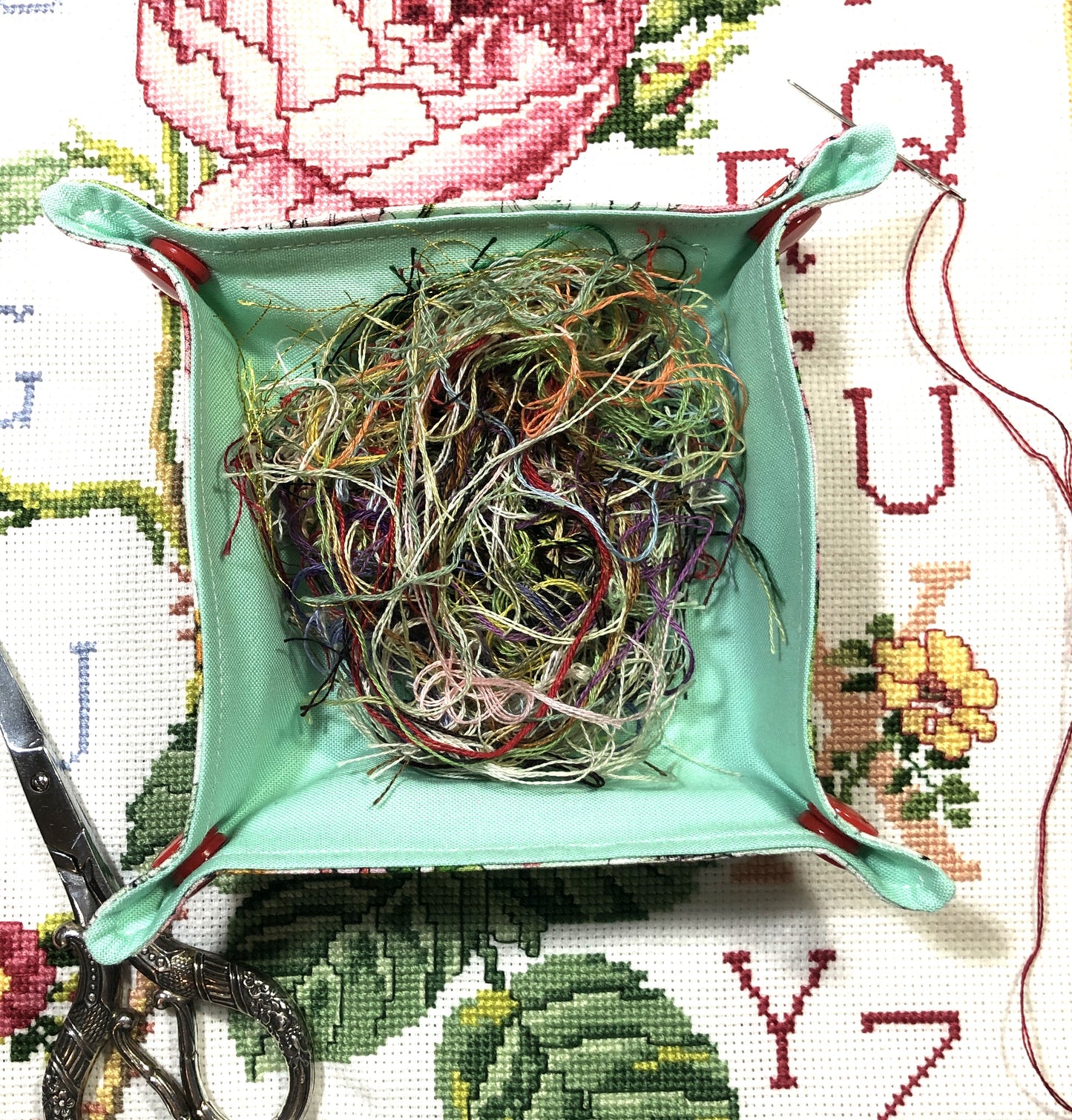 ORTS  Container / Thread Catcher - Strawberry Floral