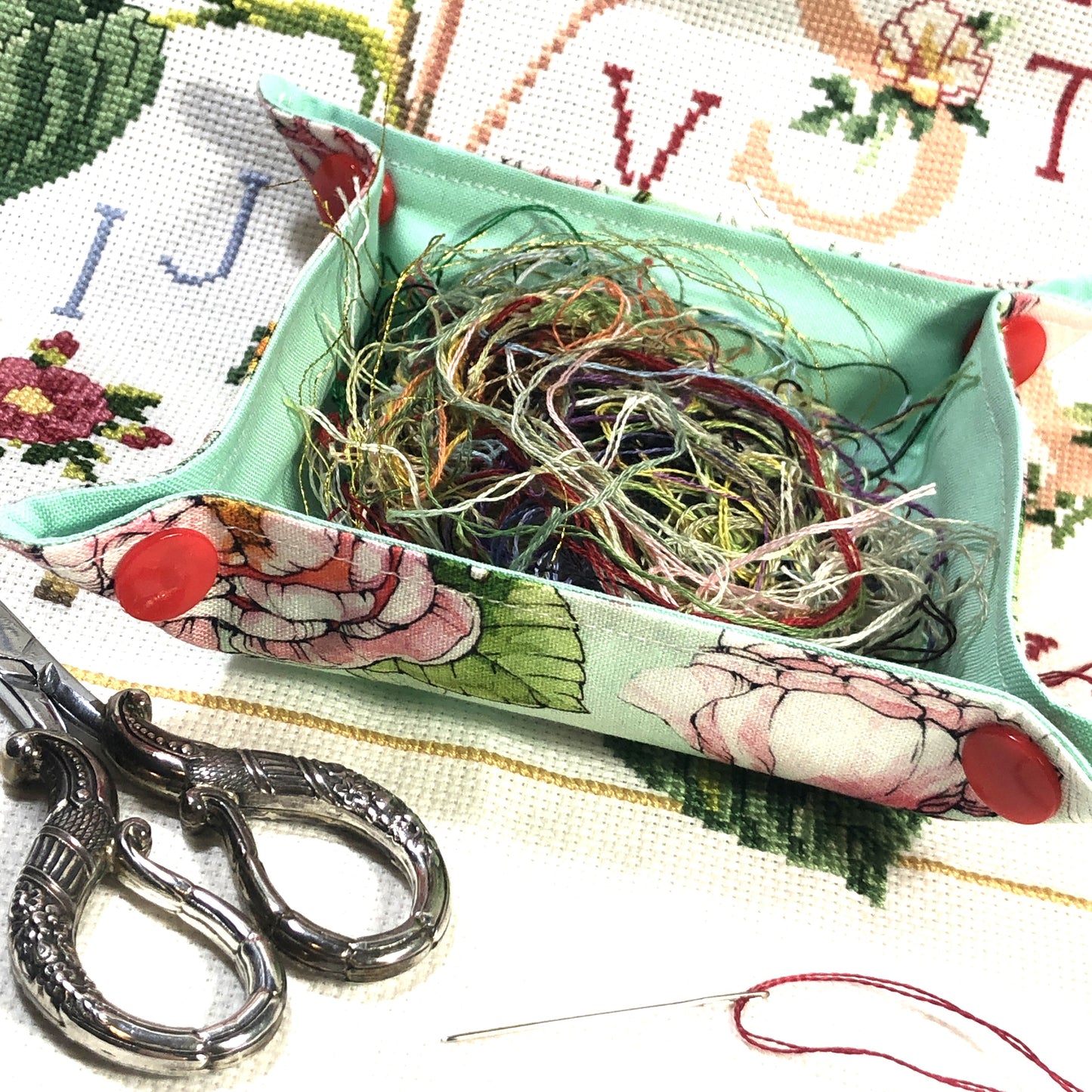 ORTS  Container / Thread Catcher - Strawberry Floral