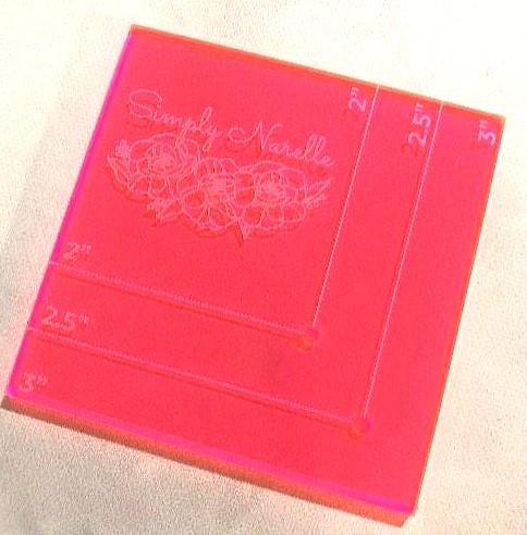 Corner gauge for cross stitch