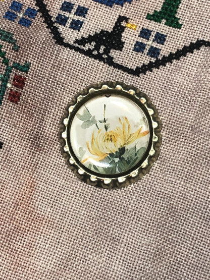 Yellow Floral Bottlecap Needle Minder - Thread Holder - Parking Aid