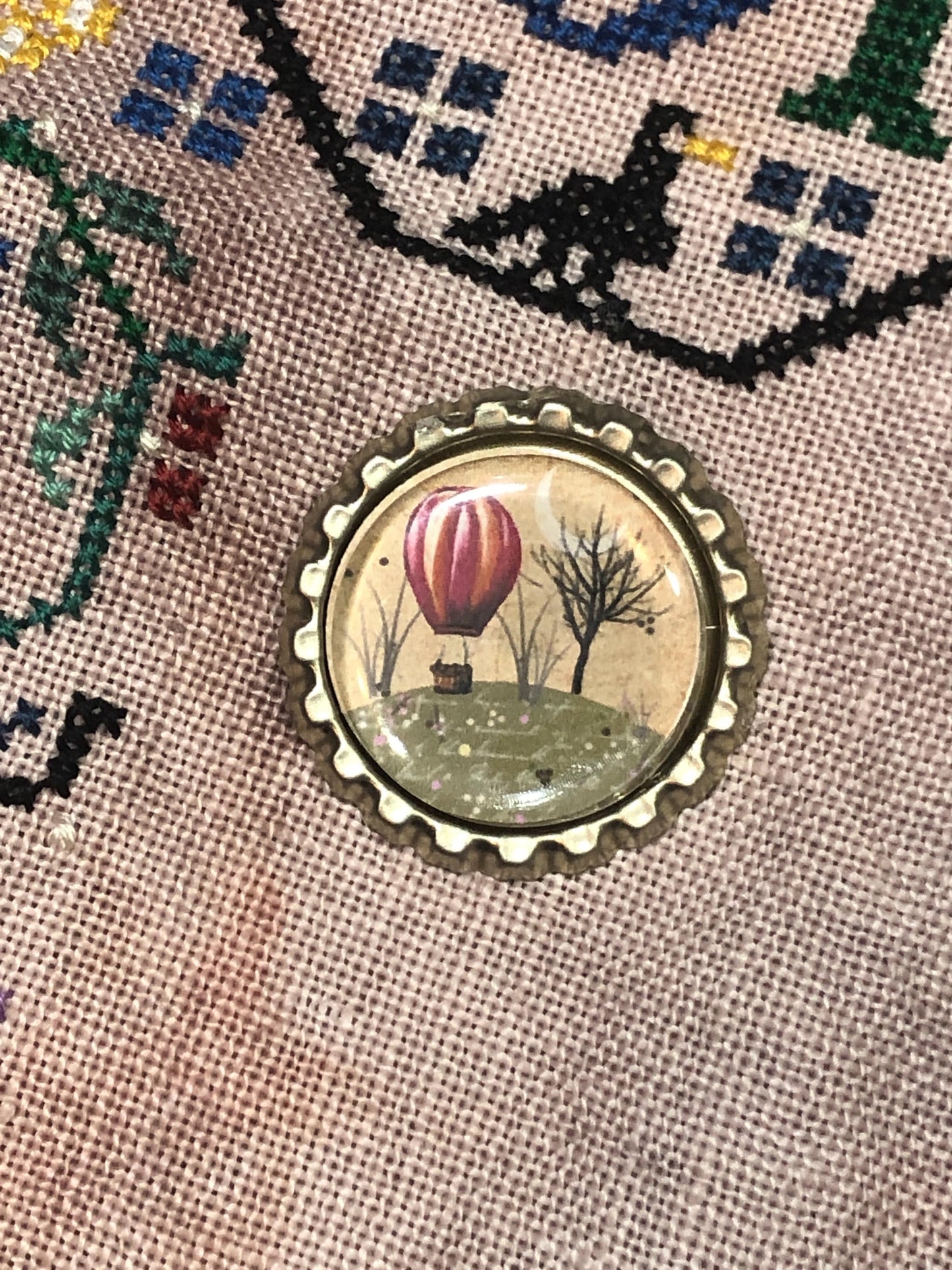 Hot Air Balloon Bottlecap Needle Minder - Thread Holder - Parking Aid