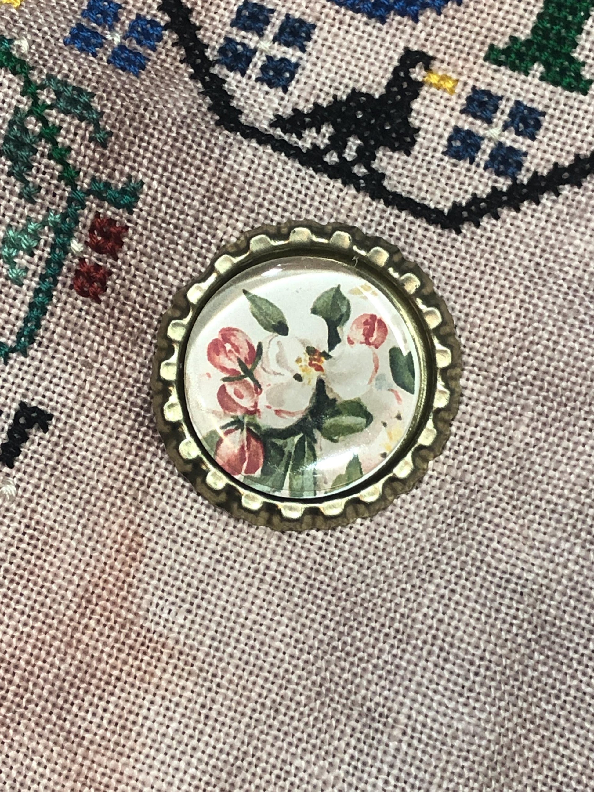 Floral Bottlecap Needle Minder - Thread Holder - Parking Aid