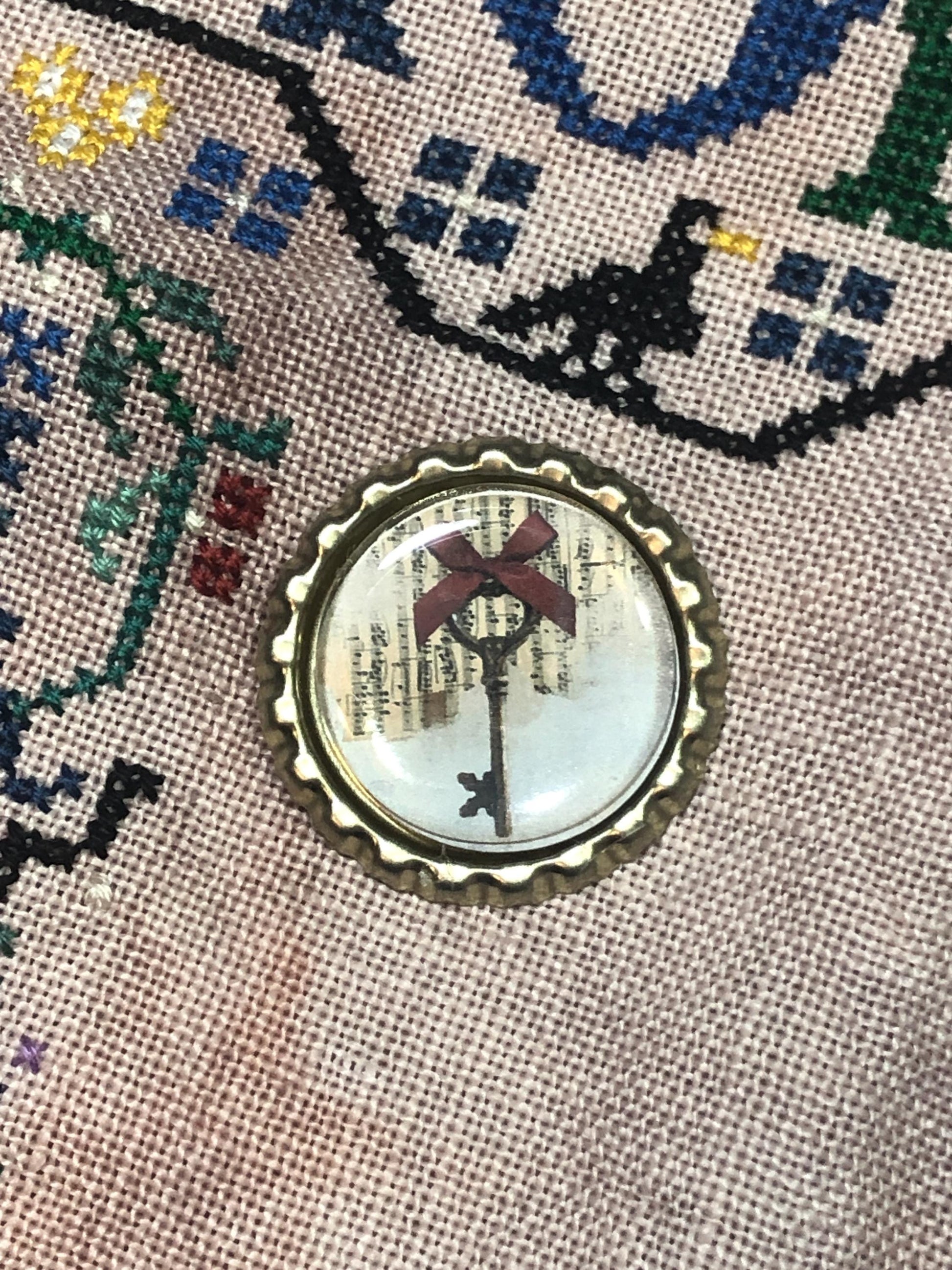 Key Bottlecap Needle Minder - Thread Holder - Parking Aid