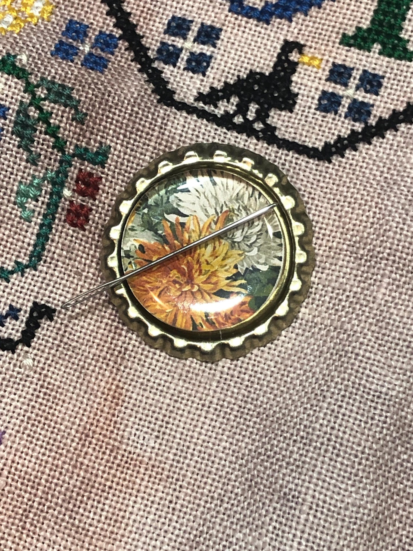 Floral Bottlecap Needle Minder - Thread Holder - Parking Aid