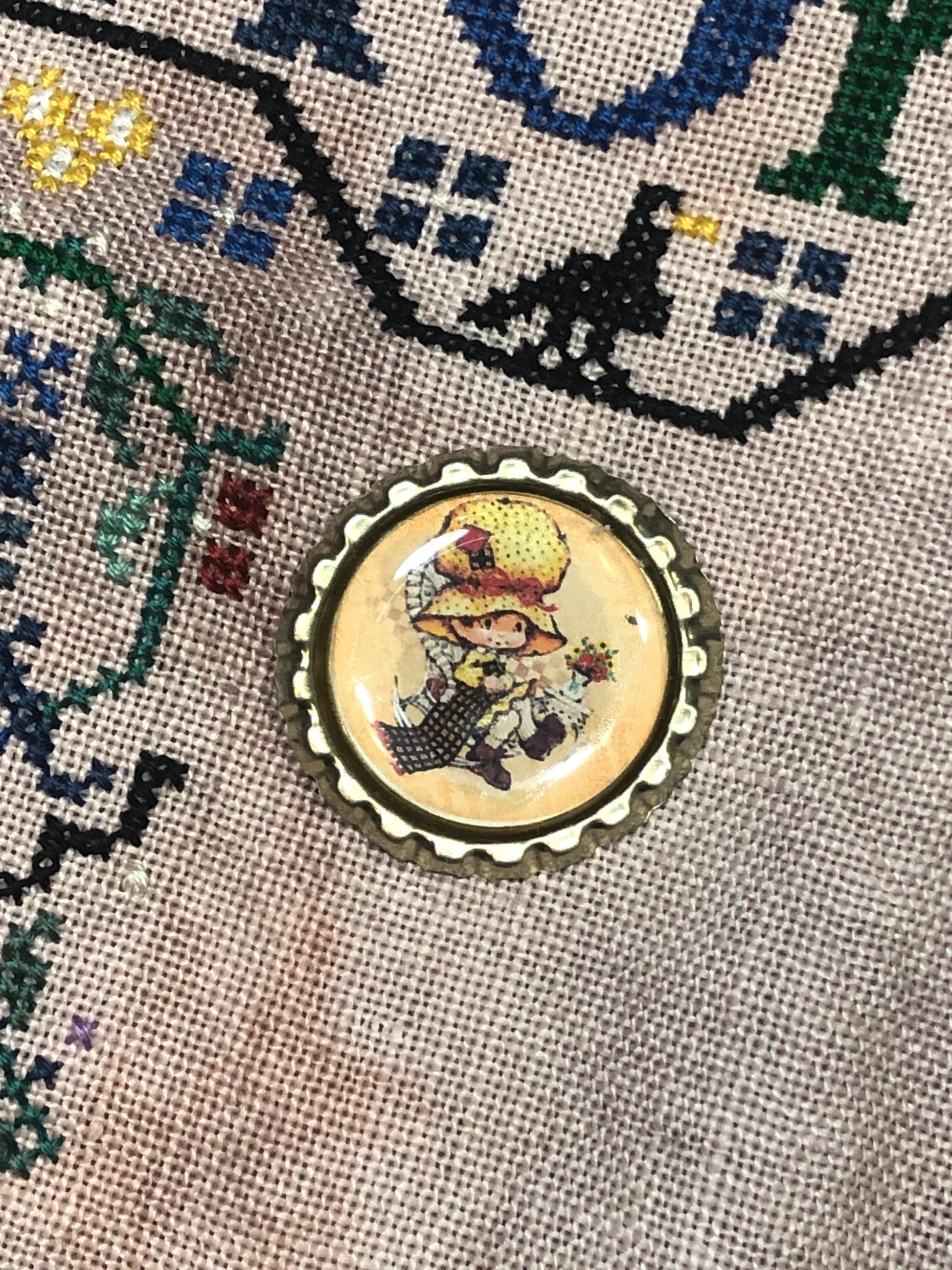 Nostalgic Country Girl Bottlecap Needle Minder - Thread Holder - Parking Aid