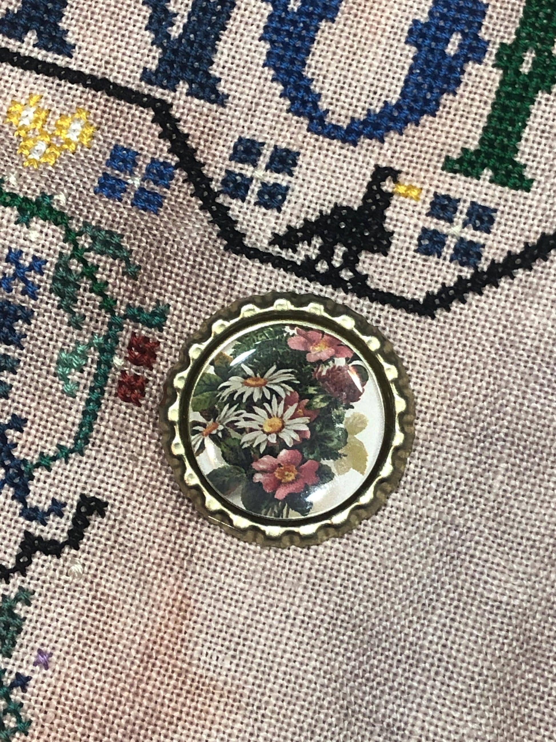 Floral Bottlecap Needle Minder - Thread Holder - Parking Aid