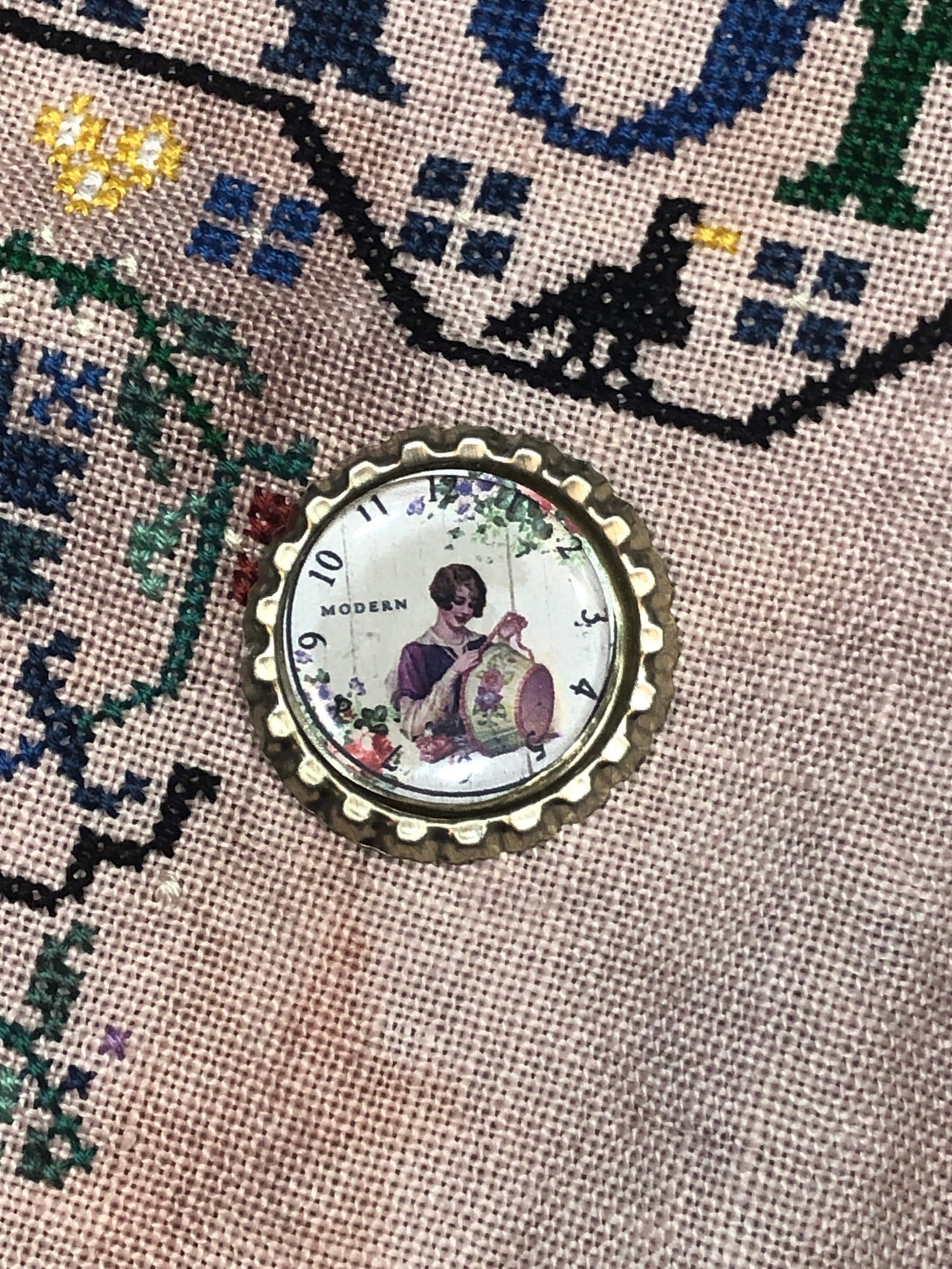 Vintage Lady Bottlecap Needle Minder - Thread Holder - Parking Aid