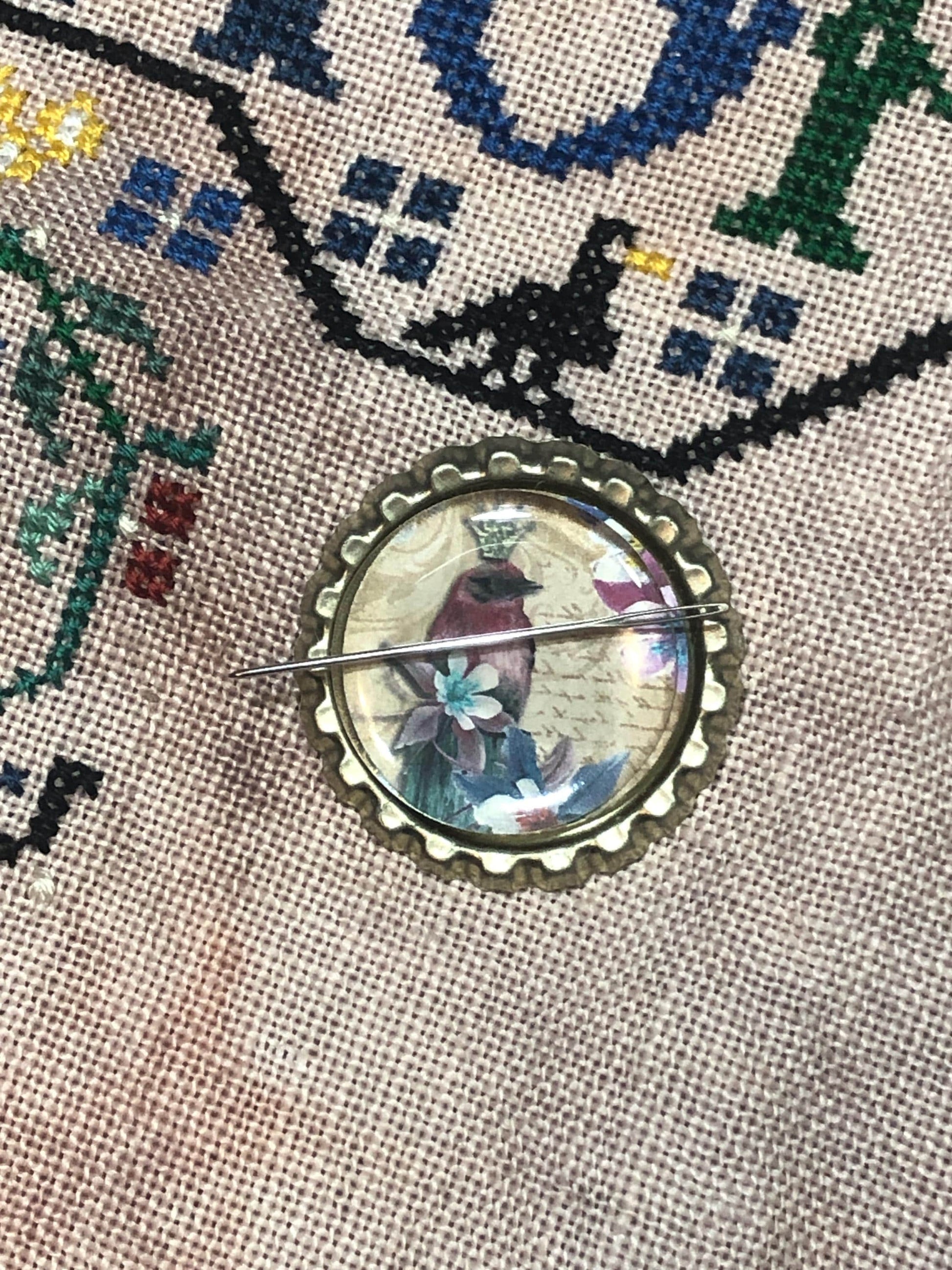 Crowned Bird Bottlecap Needle Minder - Thread Holder - Parking Aid