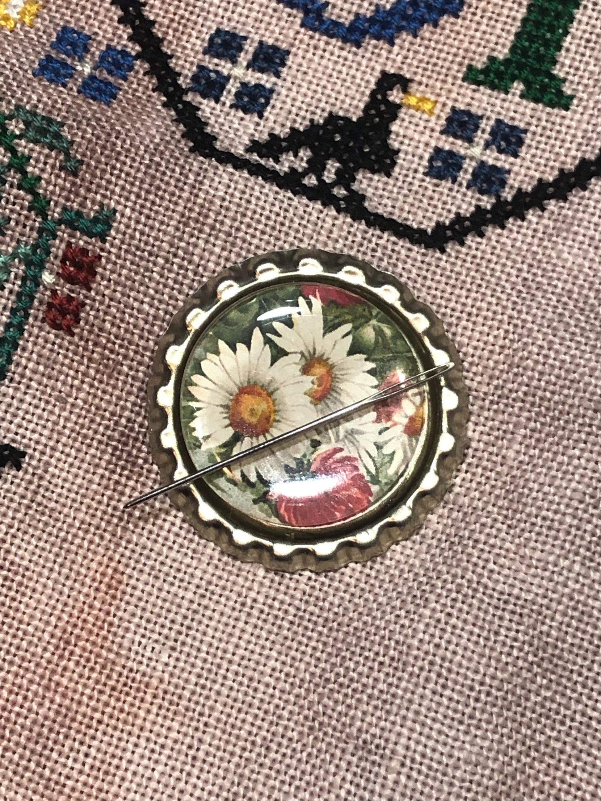 Floral Bottlecap Needle Minder - Thread Holder - Parking Aid