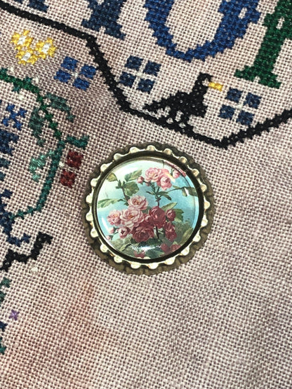 Floral Bottlecap Needle Minder - Thread Holder - Parking Aid