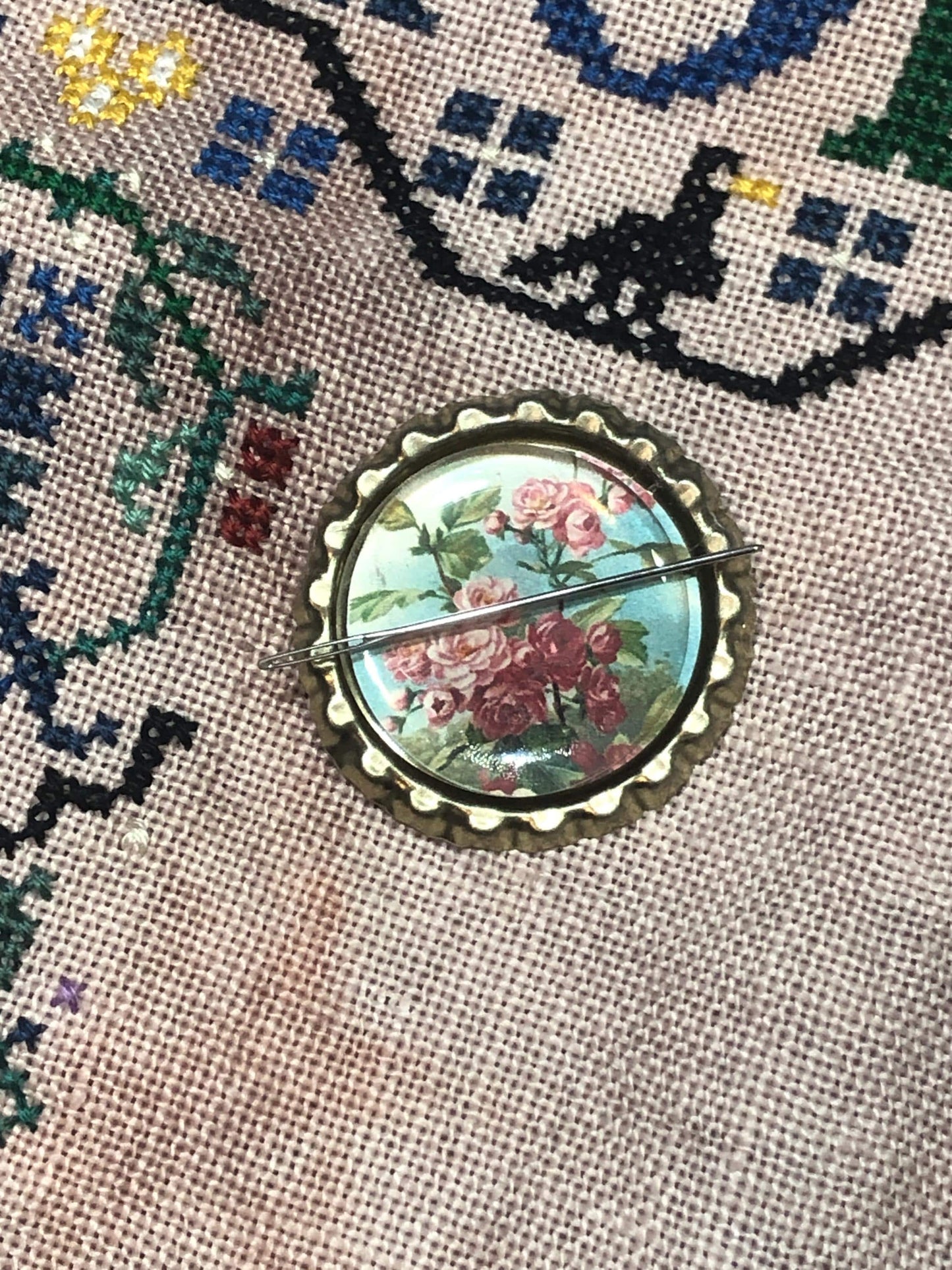 Floral Bottlecap Needle Minder - Thread Holder - Parking Aid