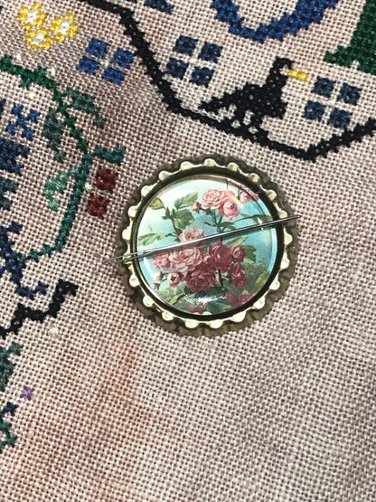 Floral Bottlecap Needle Minder - Thread Holder - Parking Aid