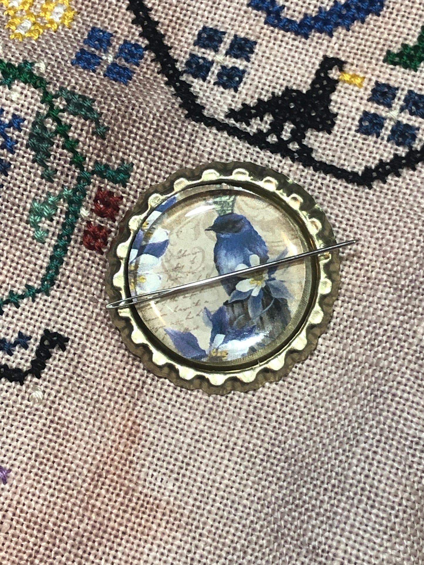 Crowned Bird Bottlecap Needle Minder - Thread Holder - Parking Aid
