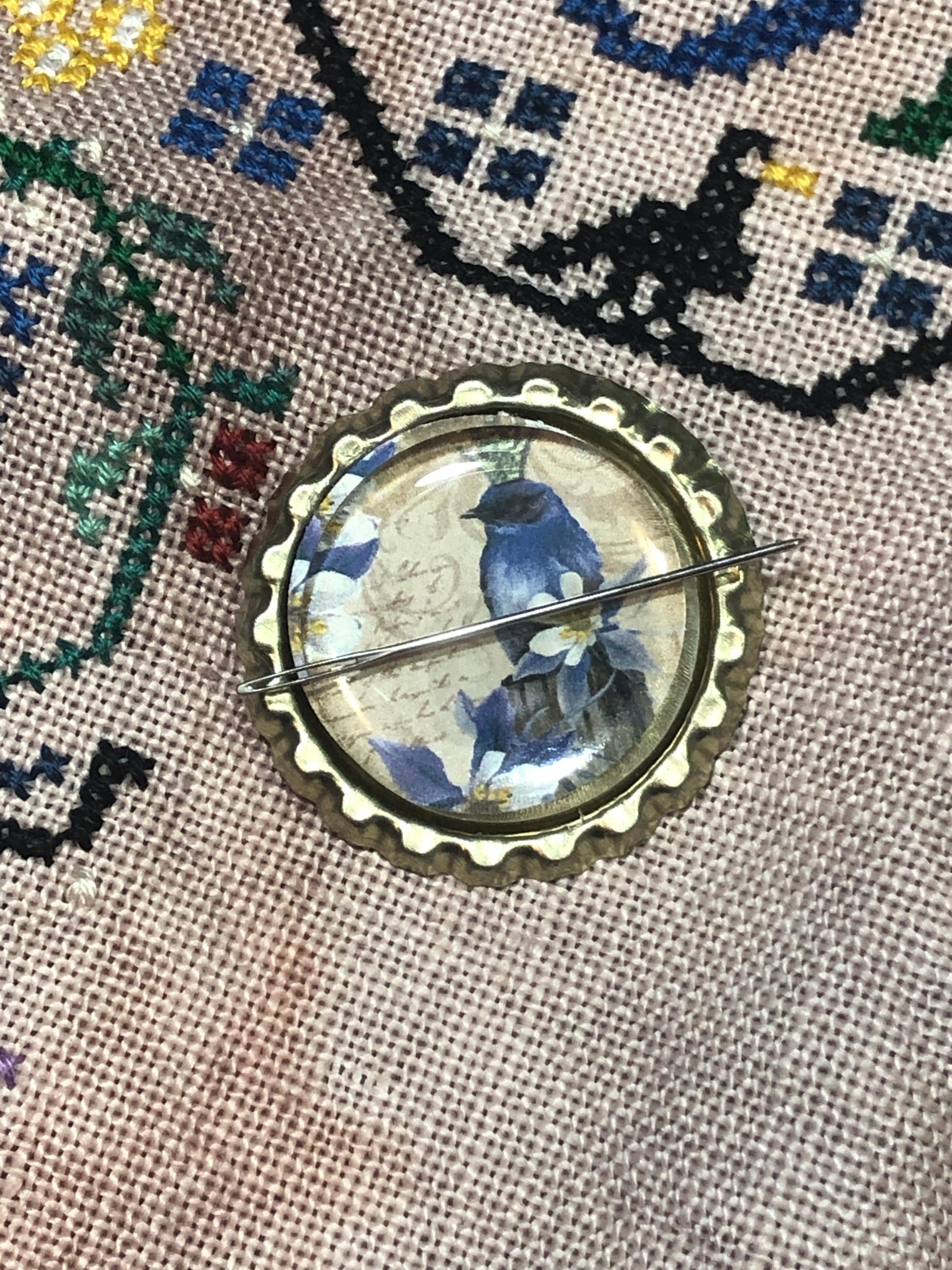Crowned Bird Bottlecap Needle Minder - Thread Holder - Parking Aid