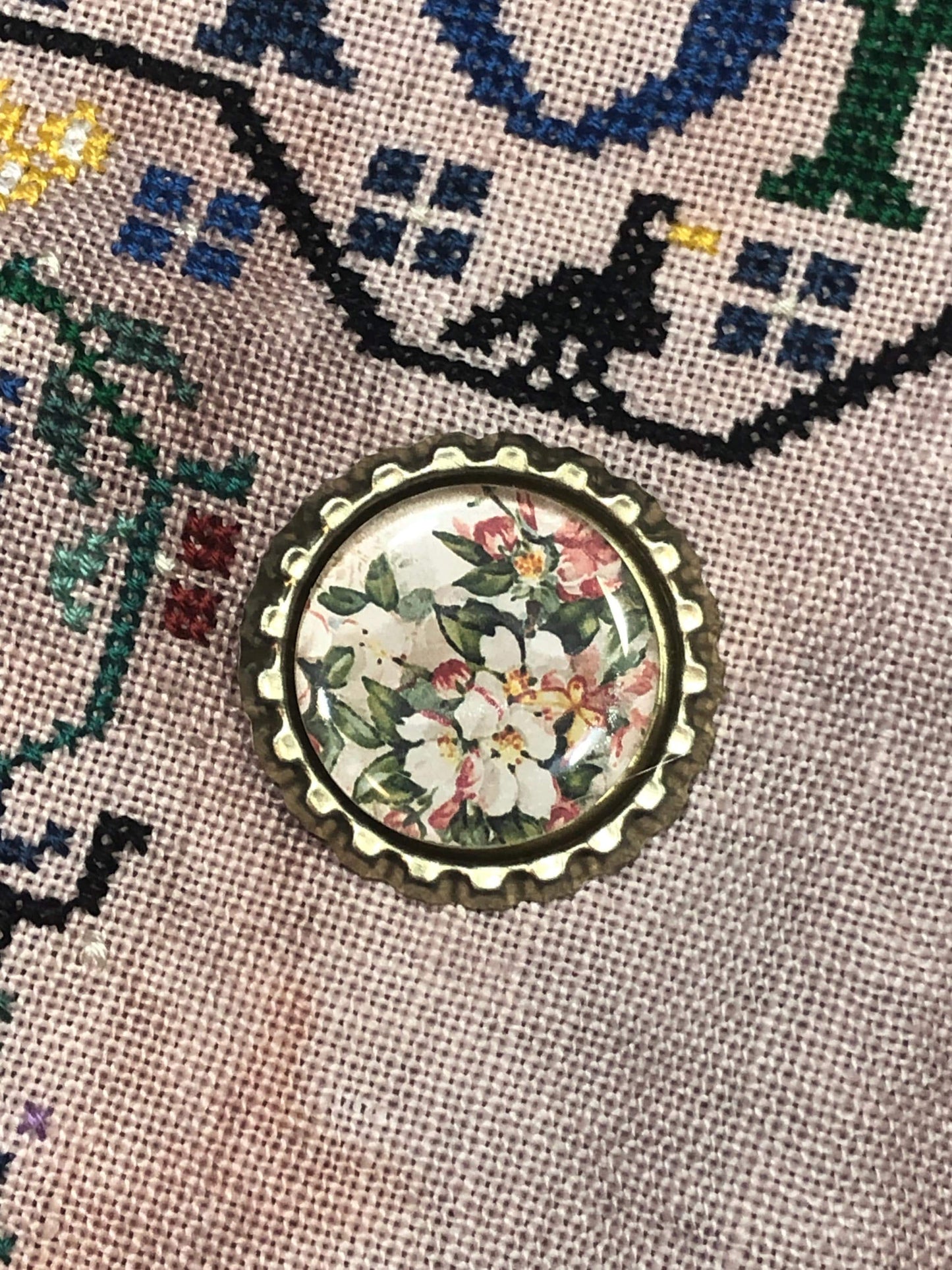 Floral Bottlecap Needle Minder - Thread Holder - Parking Aid