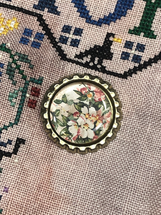 Floral Bottlecap Needle Minder - Thread Holder - Parking Aid