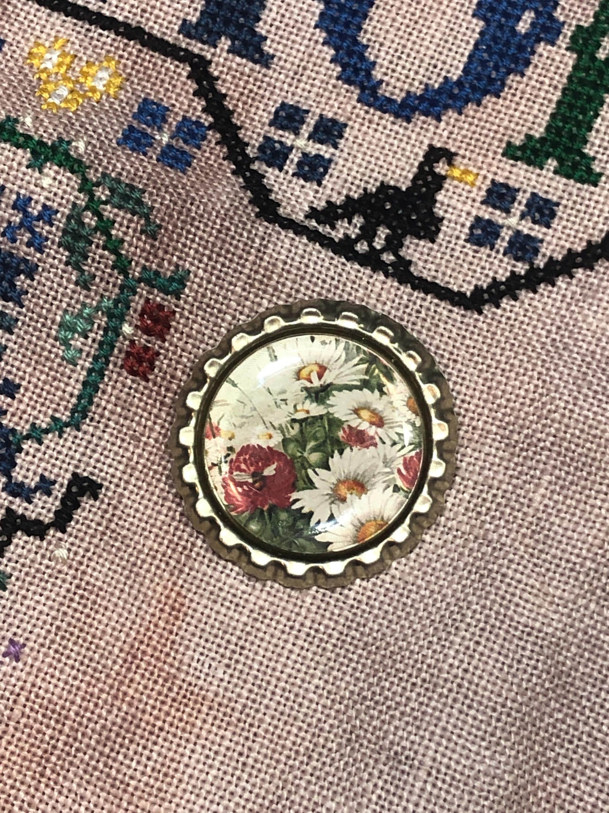 Floral Bottlecap Needle Minder - Thread Holder - Parking Aid