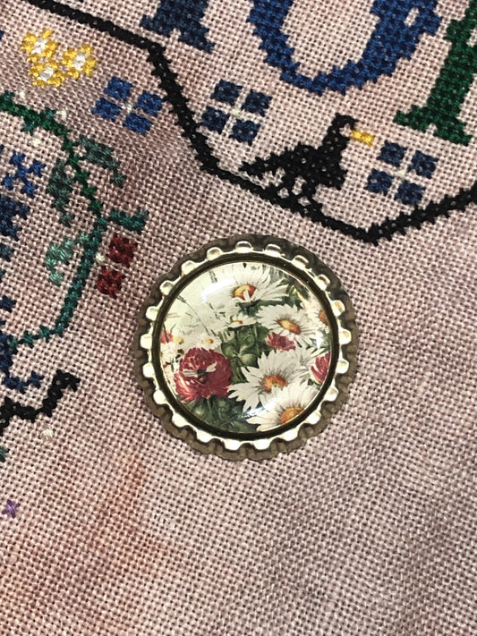 Floral Bottlecap Needle Minder - Thread Holder - Parking Aid