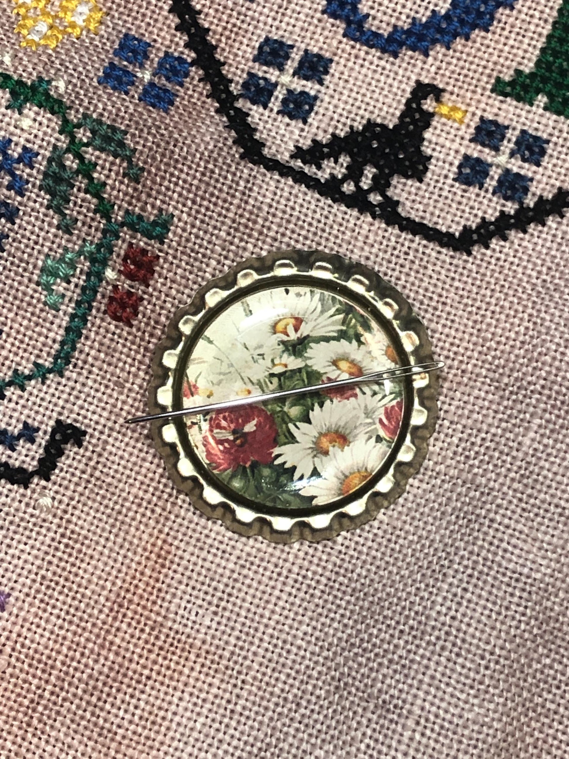 Floral Bottlecap Needle Minder - Thread Holder - Parking Aid
