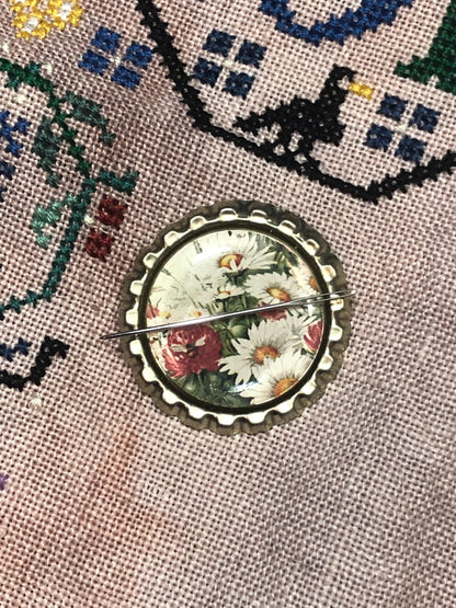 Floral Bottlecap Needle Minder - Thread Holder - Parking Aid