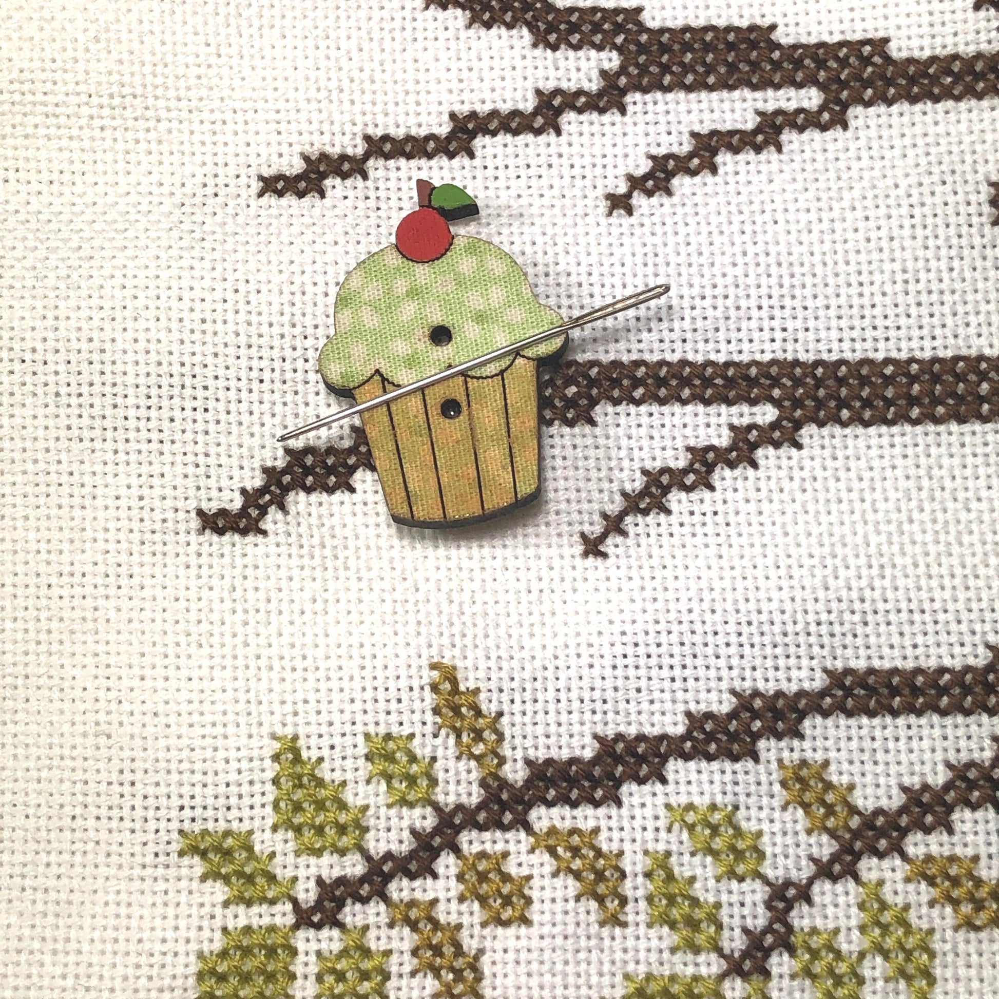 Green Cupcake Needle Minder/Thread Holder/ Parking Aid
