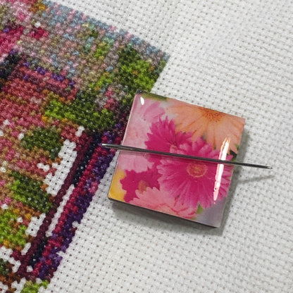 Gerbera Themed Wooden Needle Minder/Thread Holder/ Parking Aid