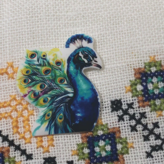 Peacock magnetic acrylic needle minder