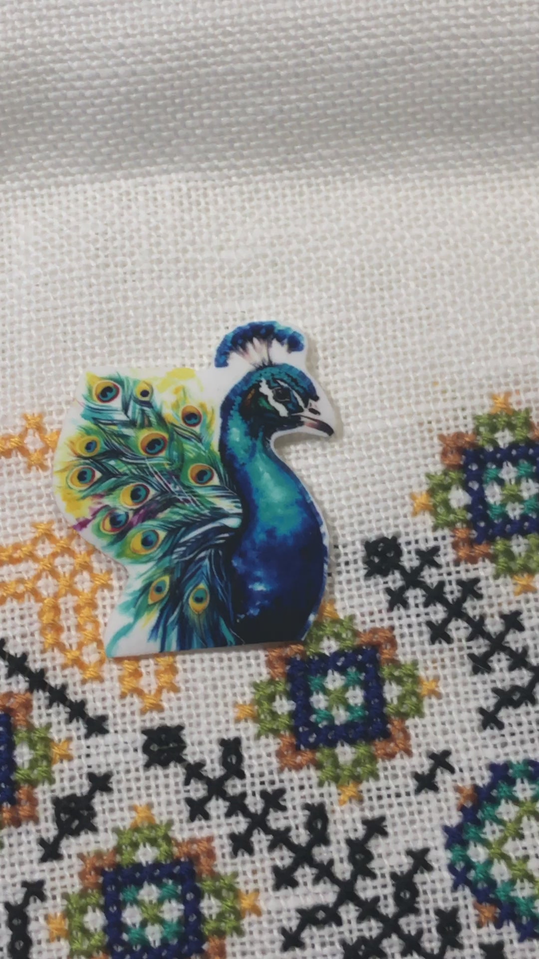 Peacock magnetic acrylic needle minder
